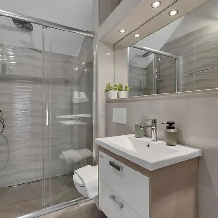 Zora Stonehouses - Private With Heated Pool * Makarska