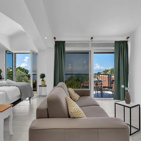 Zora Stonehouses - Private With Heated Pool Makarska