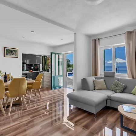 Zora Stonehouses - Private With Heated Pool * Makarska