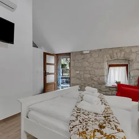 Villa Zora Stonehouses - Private With Heated Pool Makarska