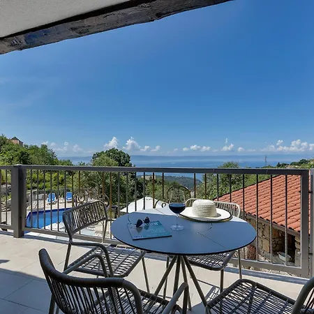 Zora Stonehouses - Private With Heated Pool * Makarska