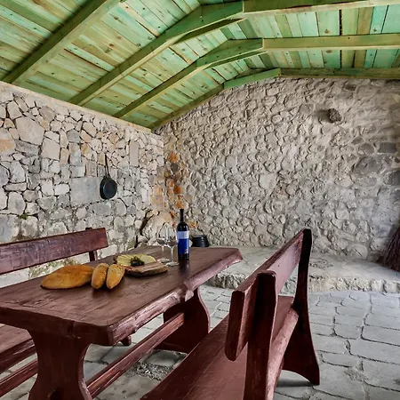 Zora Stonehouses - Private With Heated Pool Makarska