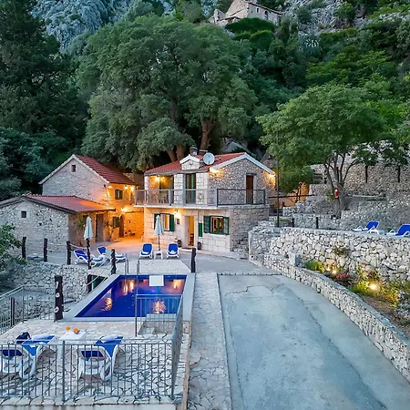 Zora Stonehouses - Private With Heated Pool