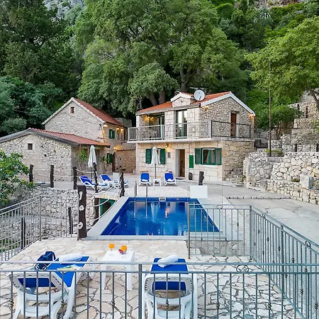 Villa Zora Stonehouses - Private With Heated Pool